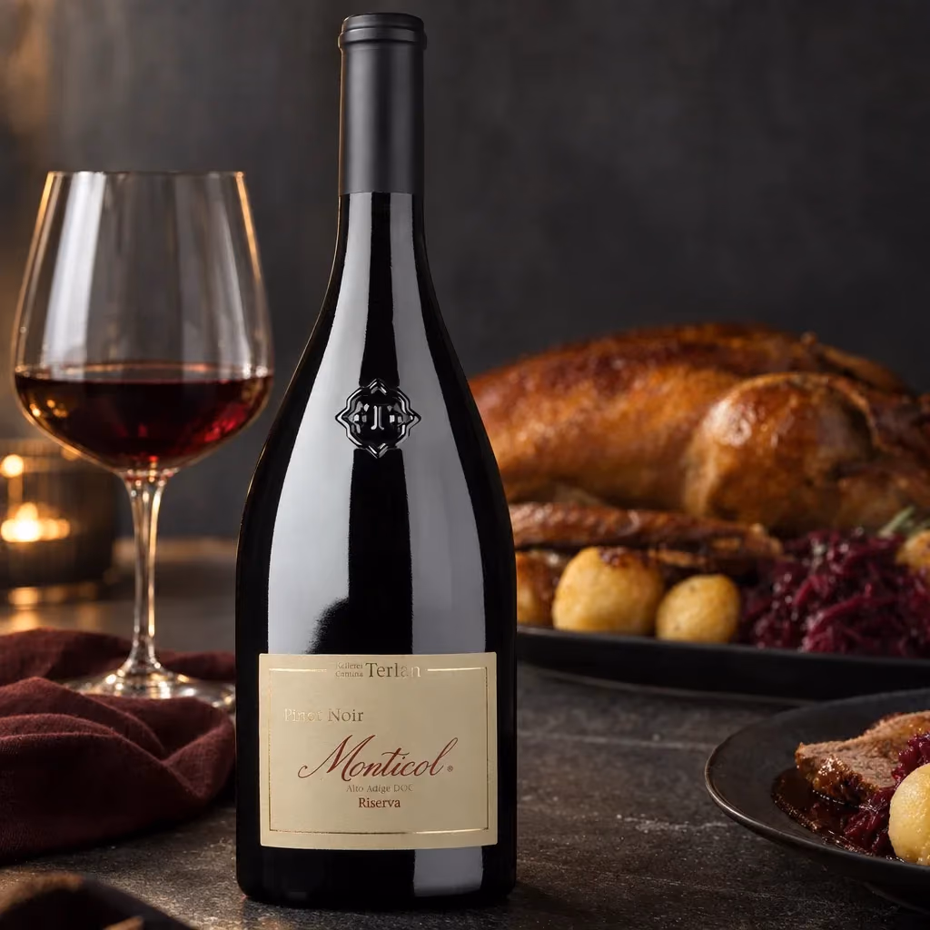 Terlan Monticol Pinot Noir Riserva 2022 Flasche liegend – Wein zu Gänsebraten